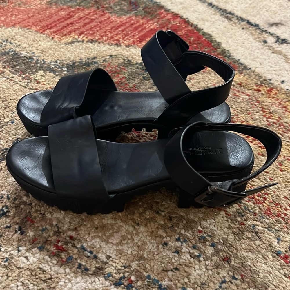 Nasty Gal Big You Up Platform Sandals - Picture 3 of 11